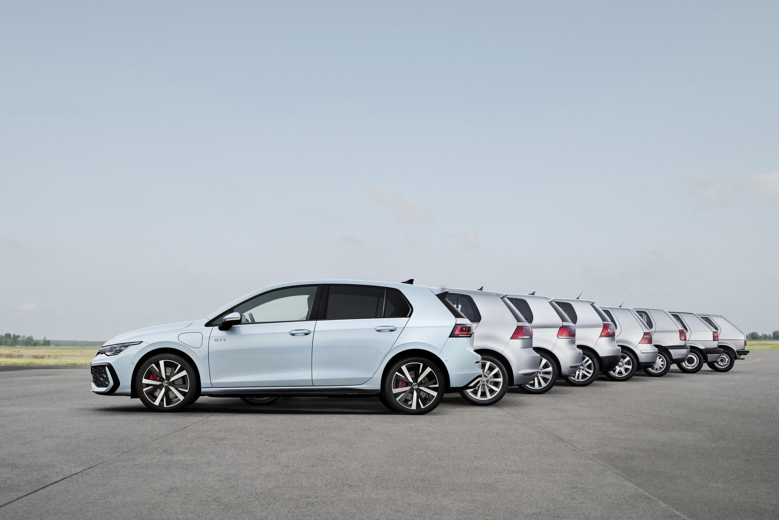 1 mars 2024À la une Actualités Electriques (BEV) Nouveautés Volkswagen : la future Golf électrique fait botter l’id.3 en touche