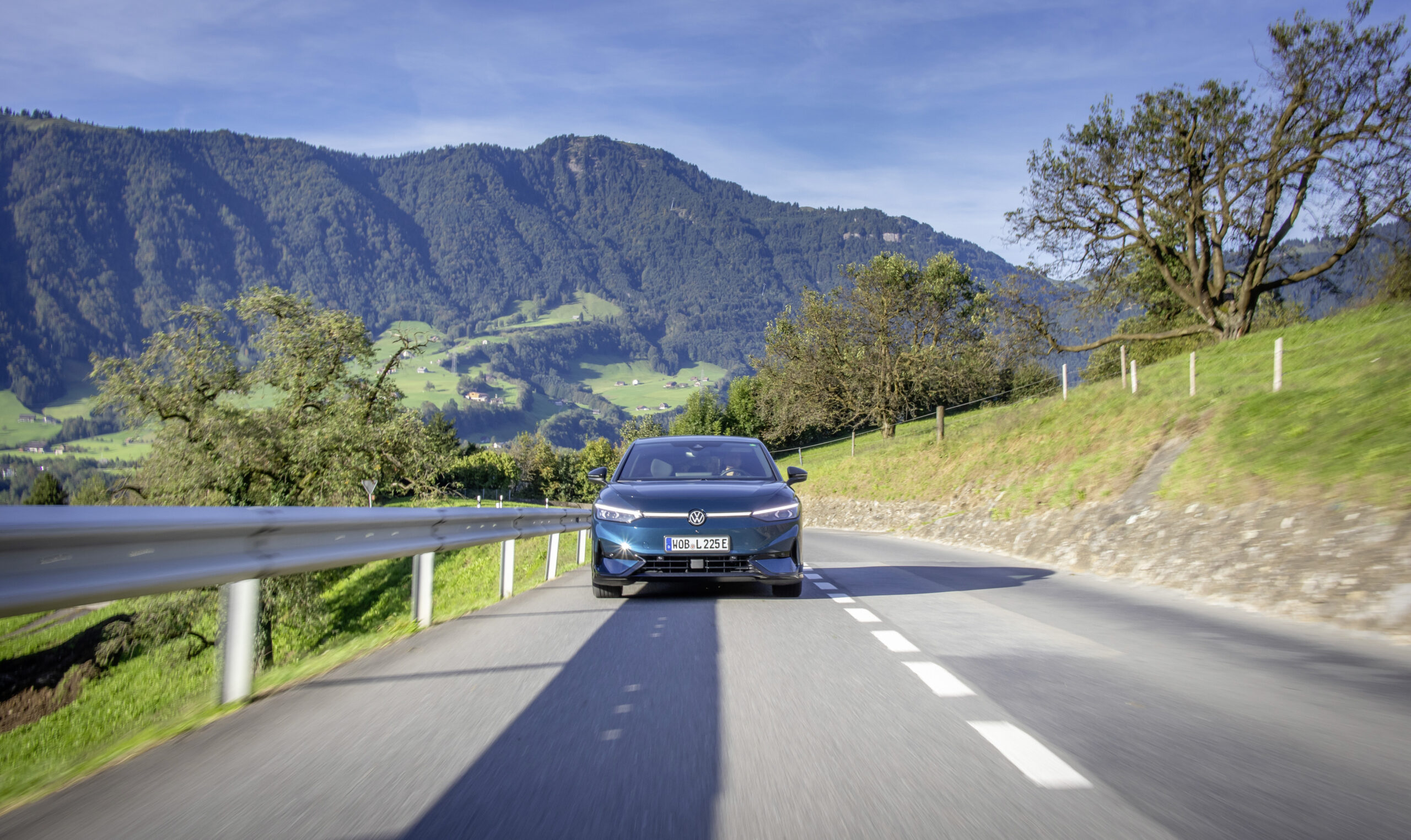 14 novembre 2024À la une Actualités Electriques (BEV) Nouveautés Record d’autonomie : la Volkswagen ID.7 Pro s’ écrit une nouvelle page de l’électrique