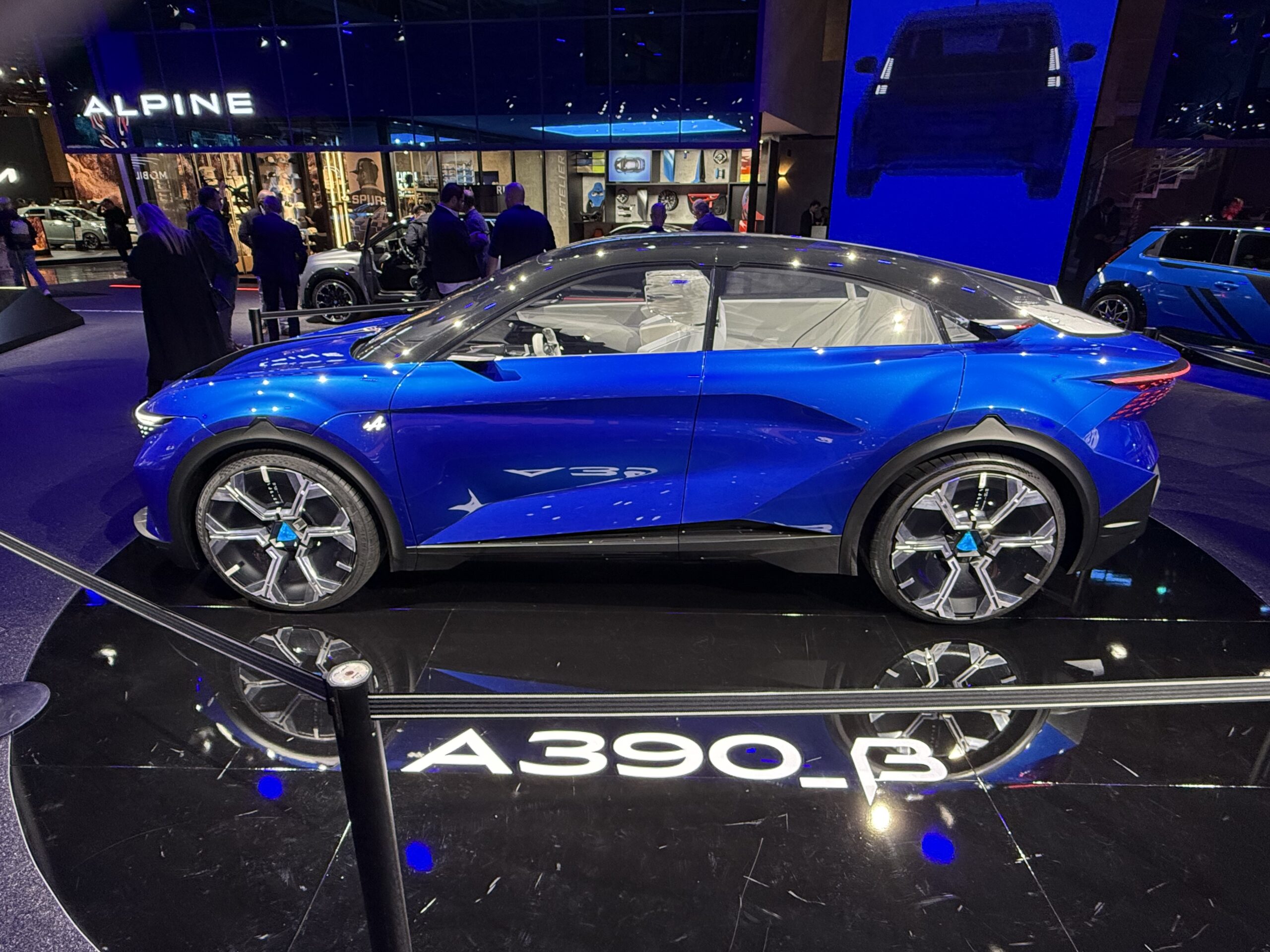 16 octobre 2024À la une Electriques (BEV)  A390_β : la nouvelle silhouette sport fastback d’Alpine