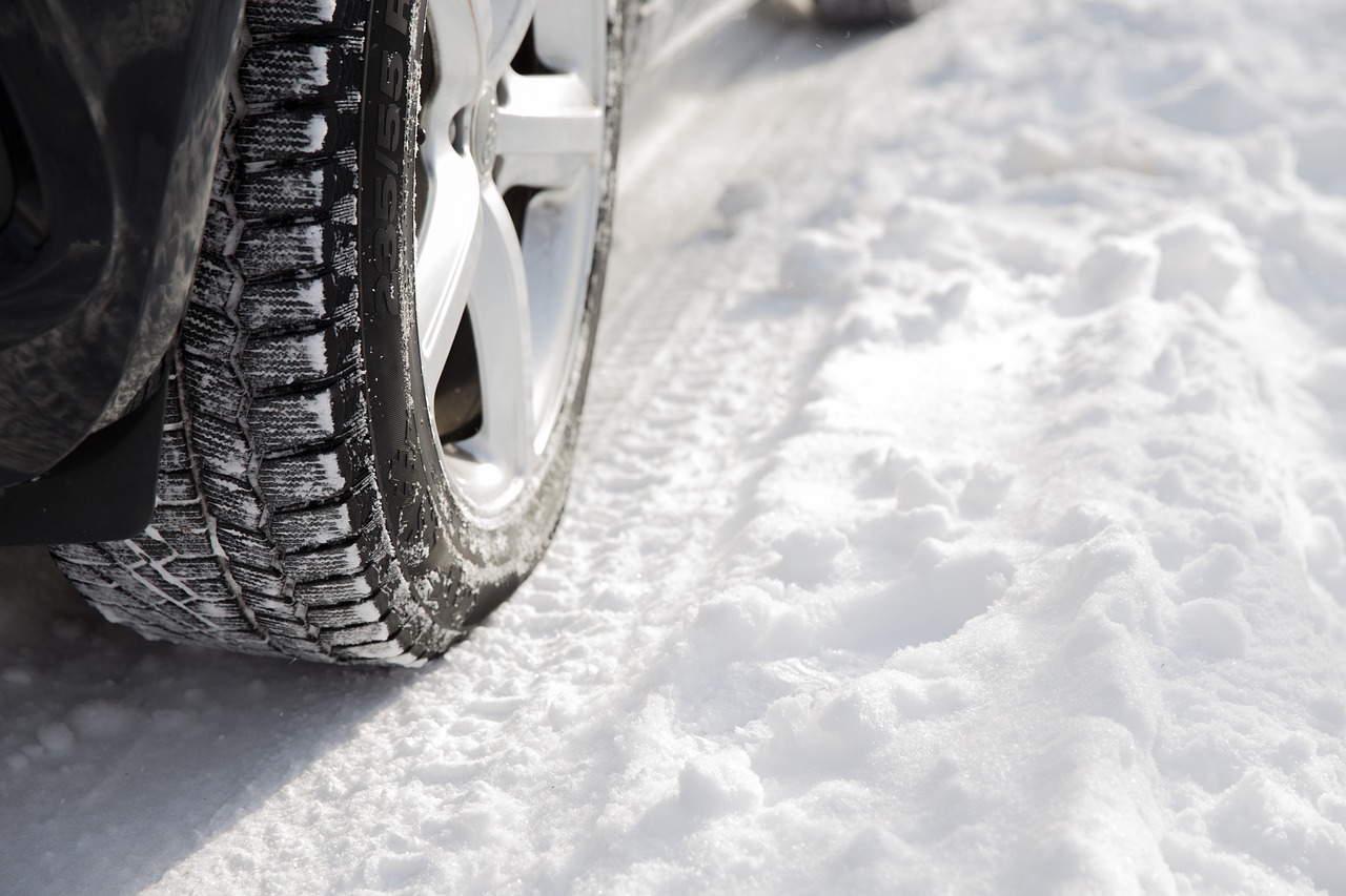 1 novembre 2024À la une Actualités Nos conseils Recommandations Utilisation de votre voiture Pneus toutes saisons : dernier appel avant le nouveau règlement en montagne !